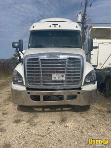 Well Maintained - 2016 Freightliner Cascadia Sleeper Cab Semi Truck for Sale in Alabama!
