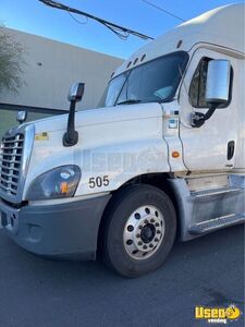 2016 Freightliner Cascadia Sleeper Cab Semi Truck | Transport Service Vehicle for Sale in Arizona!