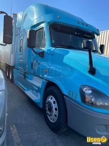 2016 Freightliner Cascadia Sleeper Cab Semi Truck 10-Speed MT for Sale in California!