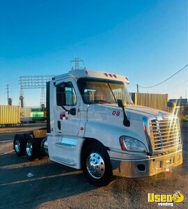 2016 - Diesel Freightliner Cascadia Day Cab Semi Truck for Sale in California!