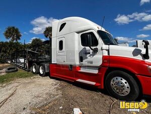 2015 Freightliner Cascadia 125 Evolution Sleeper Cab Semi Truck for Sale in Florida!