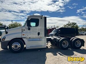 Ready to Work - 2018 Freightliner Cascadia 125 Day Cab Semi Truck for Sale in Illinois!