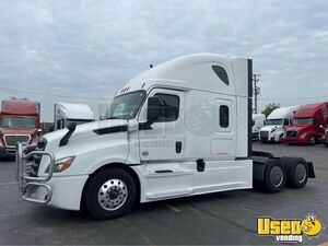 2019 - Freightliner Cascadia Sleeper Cab Semi Truck | Transport Service Vehicle for Sale in Illinois!