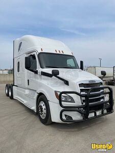 2019 Freightliner Cascadia 126 Sleeper Cab Semi Truck for Sale in Illinois!