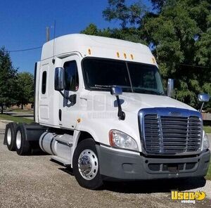 2012 Freightliner Cascadia 10 Speed Manual Sleeper Cab Semi Truck for Sale in Illinois!
