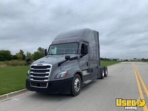 Fleet Maintained - 2022  Freightliner Cascadia 126 Sleeper Cab Semi Truck for Sale in Illinois!