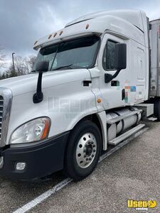 Ready to Work - 2016 Freightliner Cascadia Sleeper Cab Semi Truck for Sale in Maryland!
