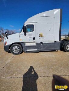 2016 Freightliner Cascadia Sleeper Cab / Ready for Business Semi Truck for Sale in Missouri!