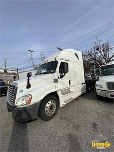 Well Maintained - 2016 Freightliner Cascadia 125 Sleeper Cab Semi Truck for Sale in New York!