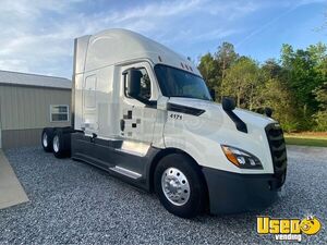 2018 Freightliner Cascadia 126 Sleeper Cab Semi Truck for Sale in North Carolina!
