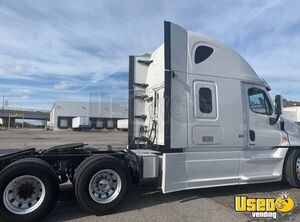 2018 Freightliner Cascadia Sleeper Cab Semi Truck 455hp Detroit for Sale in Ohio!