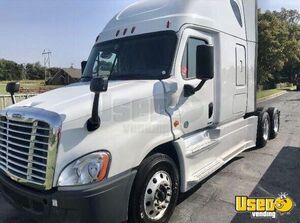 Well Maintained - 2017 Freightliner Cascadia 126  Sleeper Cab Semi Truck for Sale in Ohio!