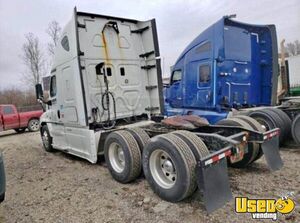 2016 Freightliner Cascadia Sleeper Cab / Ready for Business Semi Truck for Sale in Ohio!
