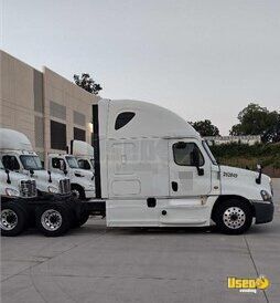 Well Maintained - 2018 Freightliner Cascadia 125 Sleeper Cab Semi Truck for Sale in South Carolina!