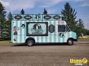 2004 25' Ford Utilimaster Soft Serve Ice Cream Concession Truck for Sale in Alberta!