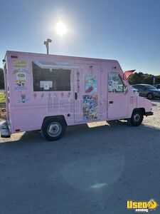 Vintage 9.5' UMC Utilimaster Aeromate Ice Cream Truck Used Mobile Vending Unit for Sale in Florida!