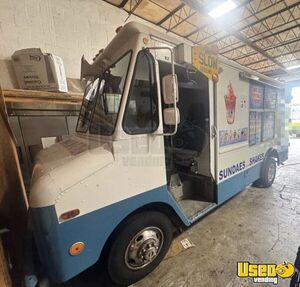 18' Chevrolet P30 Soft Serve Ice Cream Truck Mobile Vending Unit for Sale in Florida!
