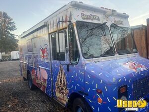 CUTE + CLEAN  2004 Chevrolet Workhorse Soft Serve Ice Cream Truck w/ Electrofreeze Machine for Sale in New York!