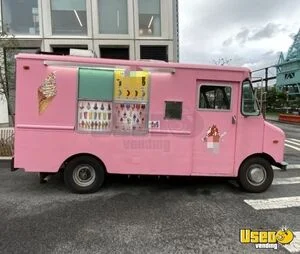 13' Ford E350 Soft Serve Ice Cream Truck Mobile Vending Unit for Sale in New York!