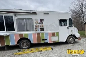 2006 30' Freightliner MT45 Coffee/Ice Cream Truck Mobile Vending Unit for Sale in Ohio!