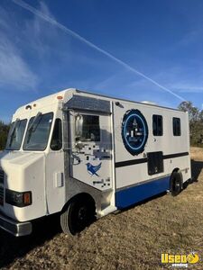 14' Chevrolet P30 Soft Serve Ice Cream Truck Mobile Vending Unit for Sale in Texas!