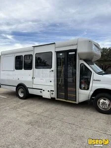 2017 23' Ford E450 Soft Serve Ice Cream Truck with Newly Built Kitchen for Sale in Texas!