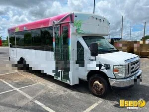 2016 24.5' Ford E450 Ice Cream/Shaved Ice Truck Mobile Vending Unit for Sale in Texas!