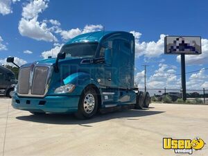 2018 Kenworth T680 Sleeper Cab Semi Truck | Transport Vehicle for Sale in Texas!