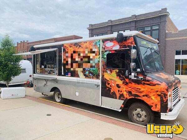 Kitchen Food Truck All-purpose Food Truck Iowa Diesel Engine for Sale