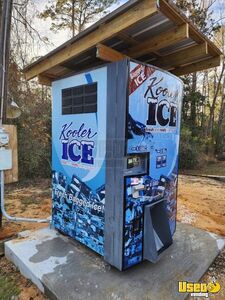 2012 Kooler Ice Model IM1000 Bagged Ice Vending Machine for Sale in Alabama!