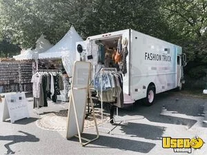 CUTE 16' Grumman Olson Step Van Boutique-Fashion Truck for Sale in British Columbia!