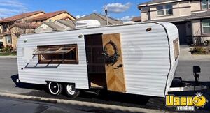 Vintage 1977 21' Mobile Boutique Trailer with Aesthetic-Looking Interior for Sale in California!