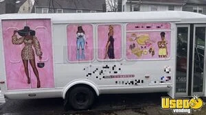 LOW MILES 2013 Ford E450 Mobile Boutique Truck CUTE Fashion Clothing Truck for Sale in New York!