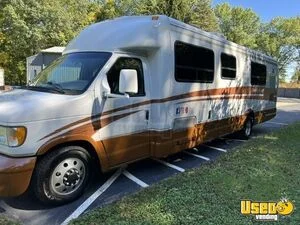 2001 Ford E450 Mobile Boutique Truck Mobile Business Unit for Sale in Ohio!