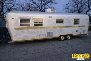 Vintage - 1973 32' Mobile Boutique Trailer Versatile Business Unit for Sale in Oregon!
