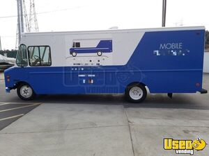 Turnkey 26' Diesel Freightliner Mobile Skateboard and Apparel Retail Store for Sale in California!