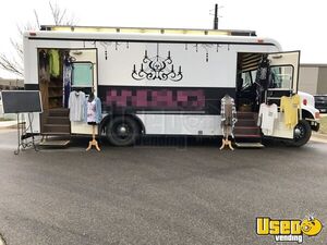 International Bus 3800 DT466 Mobile Boutique Marketing Truck for Sale in Kansas!!!