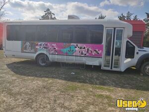 2013 Ford F550 32' Shuttle Bus Diesel Mobile Boutique Fashion Truck for Sale in Texas!!