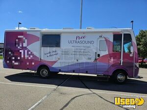 2013 31' Newmar Baystar Mobile Clinic Truck with Bathroom and Exam Room for Sale in Minnesota!