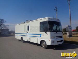 Spacious - Ford F53 Mobile Clinic with Exam Room and Office Area for Sale in Ohio!