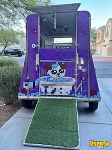 Mobile Dog Grooming Trailer Pet Care / Veterinary Truck Electrical Outlets Nevada for Sale