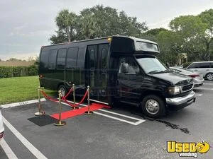 2001 Ford E450 Mobile Barber Shop and Salon Shuttle Bus for Sale in Florida!