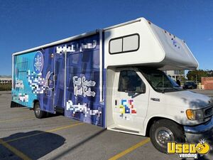 2000 - 26' Ford E-450 Super Duty Bus | Used Mobile Nail Salon Truck with Bathroom for Sale in Illinois!
