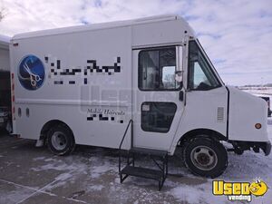 Low Miles 2004 Workhorse P42 Mobile Hair Salon Truck Mobile Beauty Salon Barber Shop for Sale in Montana!