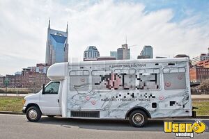 2003 - 24' Ford StarCraft E-450 Mobile Nail Salon Truck for Sale in Tennessee!