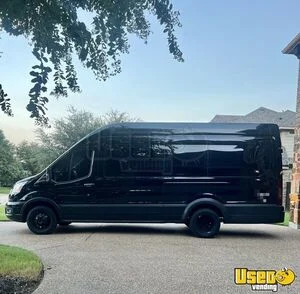 2021 Ford 350 HD/ XLT Transit Mobile Concierge Barber Shop Mobile Salon for Sale in Texas!