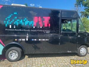 Fully Renovated 2000 Utilimaster Mobile Hair Salon / Beauty Truck for Sale in Virginia!