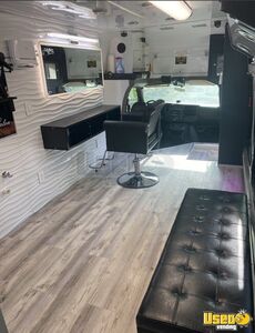 Mobile Hair Salon Bus / Truck Mobile Hair & Nail Salon Truck Insulated Walls Florida Gas Engine for Sale