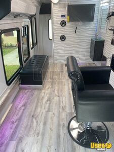 Mobile Hair Salon Bus / Truck Mobile Hair & Nail Salon Truck Surveillance Cameras Florida Gas Engine for Sale