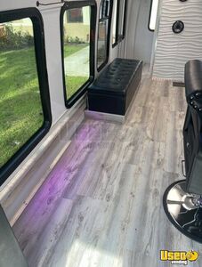 Mobile Hair Salon Bus / Truck Mobile Hair Salon Truck Interior Lighting Florida Gas Engine for Sale